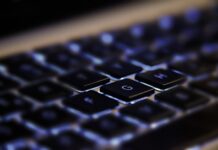 Na jakich danych operuje algorytm?